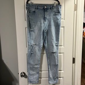 American Eagle distressed hi-rise jegging